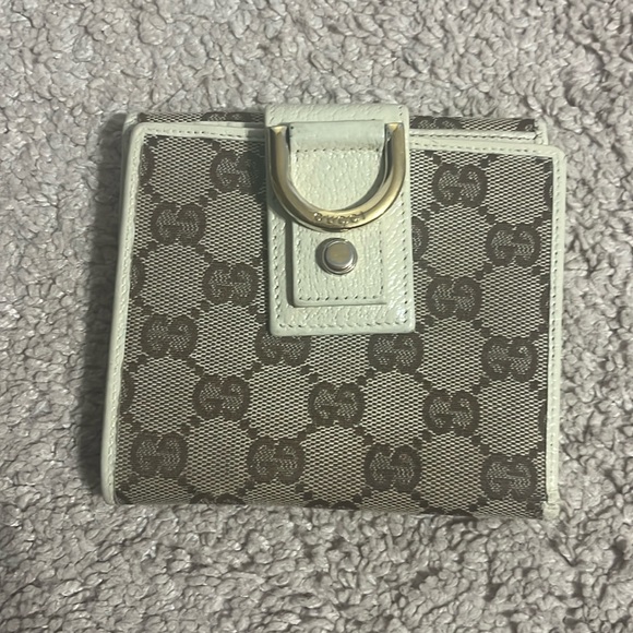 Gucci Handbags - Gucci Wallet